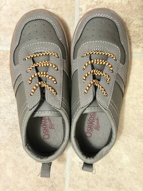 OshKosh B'gosh Sneakers with stretch Laces